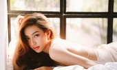 'Người đẹp nhân ái' Nguyễn Thúc Thùy Tiên khoe vai trần gợi cảm trong bộ ảnh sinh nhật