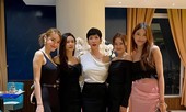 Thủ môn Bùi Tiến Dũng và 'hội chị em' showbiz dự sinh nhật của siêu mẫu Xuân Lan