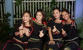 Hoa hậu H'Hen Niê, Khánh Vân và người đẹp mang trung thu về với buôn làng