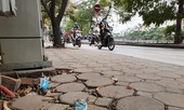 Khẩu trang chống dịch Covid-19 vứt bừa bãi dưới lòng đường, vỉa hè, chung cư