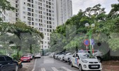 Cận cảnh bãi gửi xe tạm lách luật 'xẻ thịt' vỉa hè Thủ đô
