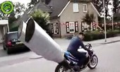 Bô khủng rúng động đường phố