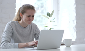 Học IELTS ở nhà hay đến trung tâm?
