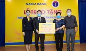 Nam A Bank trao tặng 2 phòng cách ly áp lực âm và 40 giường y tế chống dịch COVID-19
