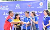Nữ Doanh Nhân Vũ Phương Thuý giản dị đi khởi công xây dựng nhà nhân đạo