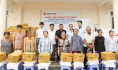 100 tấn gạo từ Vietbank được trao tặng đến các gia đình gặp khó khăn