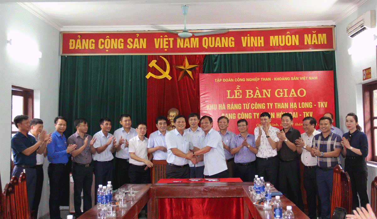 Công ty Than Hạ Long bàn giao khu mỏ Hà Ráng cho Công ty Than Hòn Gai
