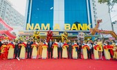 Trao 100 triệu đồng cho nạn nhân chất độc da cam tại lễ khai trương Nam A Bank ở Nghệ An