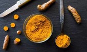 'Bí kíp' ngừa mụn, bay thâm sẹo từ nghệ và rau má Pháp
