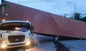 Thùng container đè bẹp cabin, tài xế chết kẹt trên ghế lái