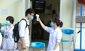 Đội nắng phân luồng giao thông, phát khẩu trang miễn phí hỗ trợ thí sinh thi tốt nghiệp