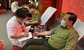 Thiếu tướng Nguyễn Hải Trung và gần 300 chiến sỹ tham gia hiến máu tình nguyện