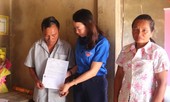 Truy tặng huy hiệu Tuổi trẻ dũng cảm cho cô gái dân tộc Bru-Vân Kiều