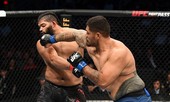 Võ sĩ nặng 120kg tung cú đấm móc ‘thần sầu’ hạ knock-out đối thủ
