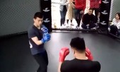 Kiên cường hạ võ sĩ tán đả, cao thủ Vịnh Xuân được ví như ‘Diệp Vấn tái sinh’