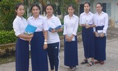 Nén nỗi đau mất cha, nữ sinh gạt nước mắt thi THPT