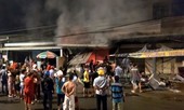 Sau tiếng nổ lớn, cửa hàng điện tử cháy dữ dội