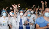 Mừng rơi khẩu trang