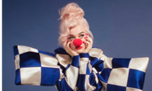 Cận kề ngày sinh, bà bầu Katy Perry vẫn năng nổ tung single và phát hành album mới