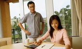 Vợ khốn khổ vì chồng thành 'quỷ ác' mỗi lần có mặt nhà nội