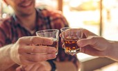 Nghiện rượu, nhiều trai trẻ thành phế nhân 'nát' hết khớp xương
