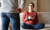 Đánh vợ còn bắt phải quỳ xin lỗi, ai sẽ 'chứa chấp' một ông chồng như này