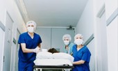 Cứu nữ bệnh nhân bị dao bầu đâm xuyên từ lưng ra trước ngực