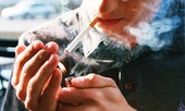 Chuyên gia y tế giải đáp thông tin 'hút thuốc lá diệt chết được Covid-19'