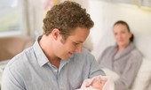 Chồng 'vui như tết' mỗi lần sang làng bên thăm bạn và sự thật khiến vợ chết lặng