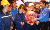 Hàng chục công nhân môi trường Huế bất ngờ nhận quà mừng Giao thừa