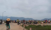 Chợ cá tự phát nhộn nhịp bất chấp lệnh cấm, chính quyền 'khó xử'?