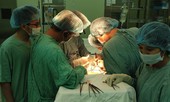 Lần đầu tiên ghép thận tự thân thành công tại miền Trung