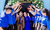 Độc đáo bộ ảnh cưới áo xanh thanh niên của cặp đôi cán bộ Đoàn