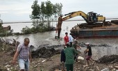 Gió mạnh, triều cường, sóng biển uy hiếp đê biển Tây