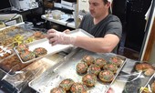 Sau “Bánh Cách Ly”, dân tình ào ào đặt mua “Bánh Bác Sĩ”!