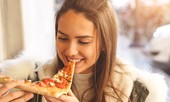 Ở nhà đặt bánh pizza, tại sao bạn nên nhớ dặn tiệm bánh “để nguyên không cắt”?