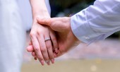 Cặp đôi quen nhau qua mạng, gặp nhau lần đầu ở… đám cưới của chính họ