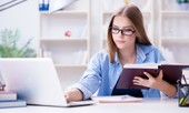 Ông bố phẫn nộ vì con gái bị yêu cầu đến khách sạn làm bài thi hoặc nhận điểm 0