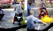 Video chiếc xe máy bốc cháy khi được xịt khử khuẩn khiến ai cũng phải giật mình