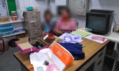 Người mẹ nghèo ăn trộm đồng phục cho con mặc đi học được cộng đồng mạng thông cảm