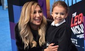 Chỉ mẹ mới làm được: Naya Rivera (Glee) đã “dùng chút sức lực cuối cùng để cứu con trai“