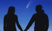 Màn cầu hôn “có vũ trụ đồng hành” khiến cặp đôi thầy cô giáo bỗng nhiên nổi tiếng