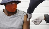 Sắp có vắc-xin COVID-19, nhưng có cả những tác dụng phụ mà không phải ai cũng chịu được