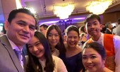Kiatisuk hát bài 'Hãy về đây bên anh' trong tiệc chia tay gia đình