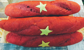 Hà Nội: “Bánh mì yêu nước” có gì “hot” mà chưa hết chiều đã hết bánh?