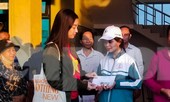 Giang tay ôm lấy đồng bào vùng bão lũ