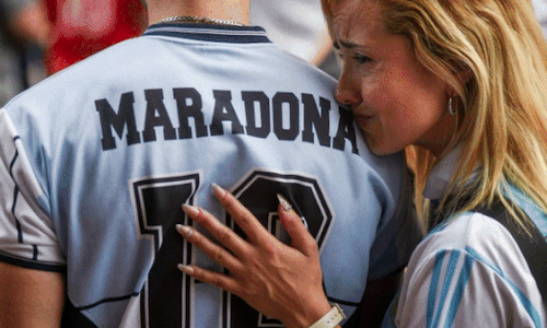 Xúc động với cách tưởng nhớ huyền thoại bóng đá Maradona của người hâm mộ