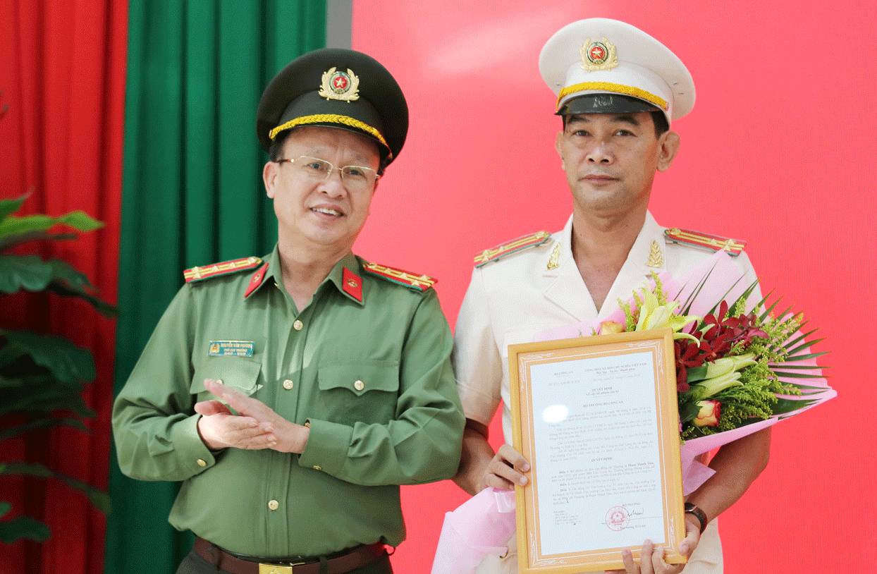 Trao quyết định bổ nhiệm nhân sự mới tại An Giang, Long An, Hòa Bình