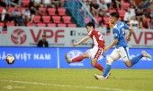 Công Phượng toả sáng giúp TP.HCM lên đỉnh bảng