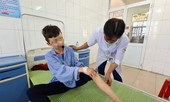 Tạm giữ chủ quán bánh xèo hành hạ bé trai làm thuê tại Bắc Ninh